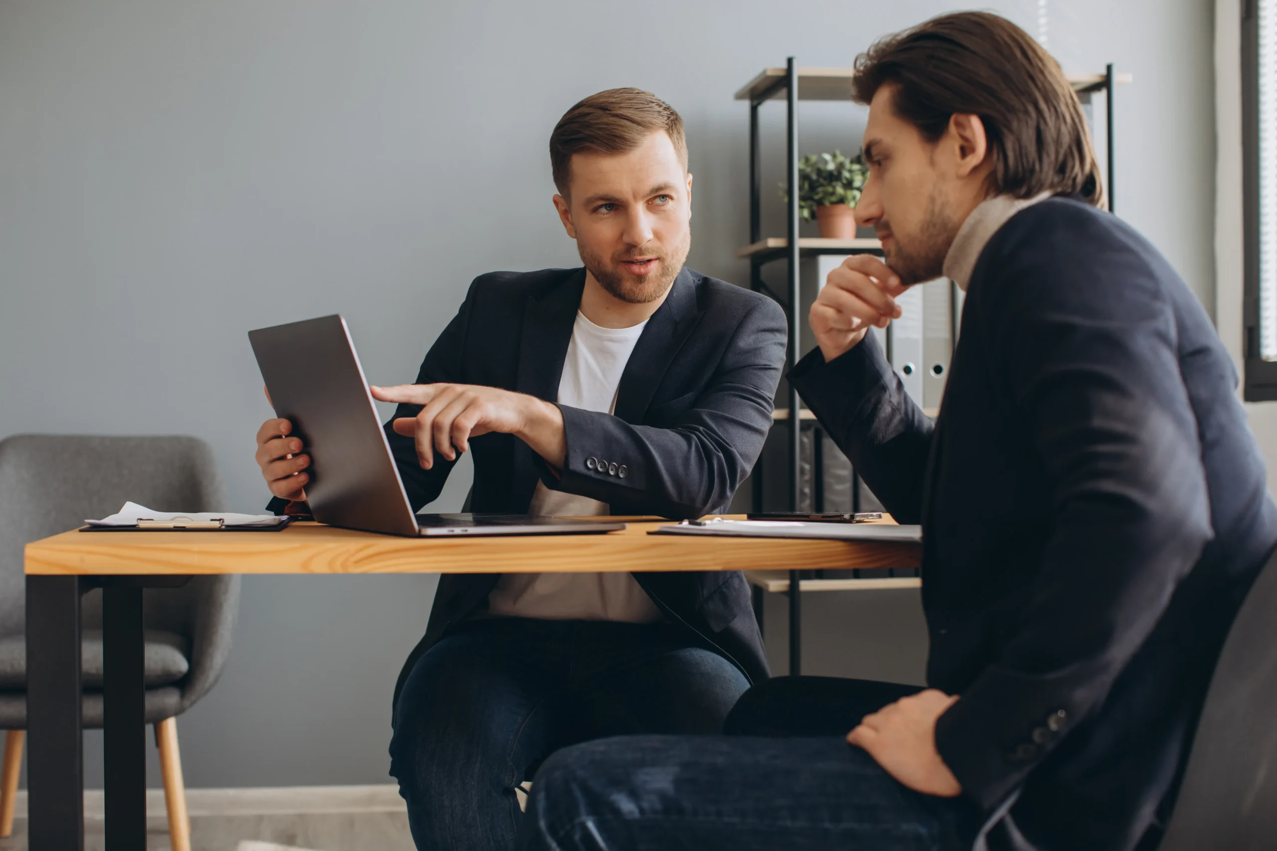 Conseiller en gestion de patrimoine indépendant vs. conseiller bancaire : quelles différences ?